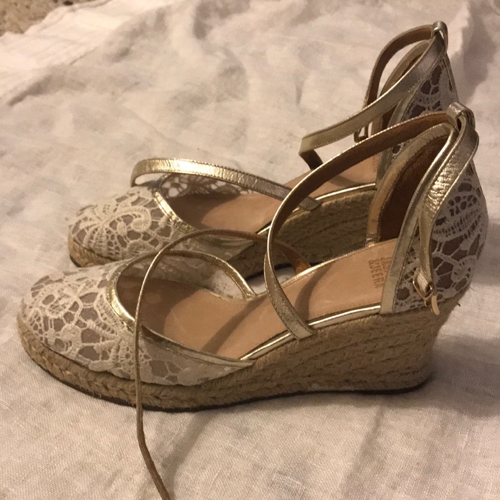 ANTHROPOLOGIE JASPER & JEERA CREAM GOLD LACE WEDGE